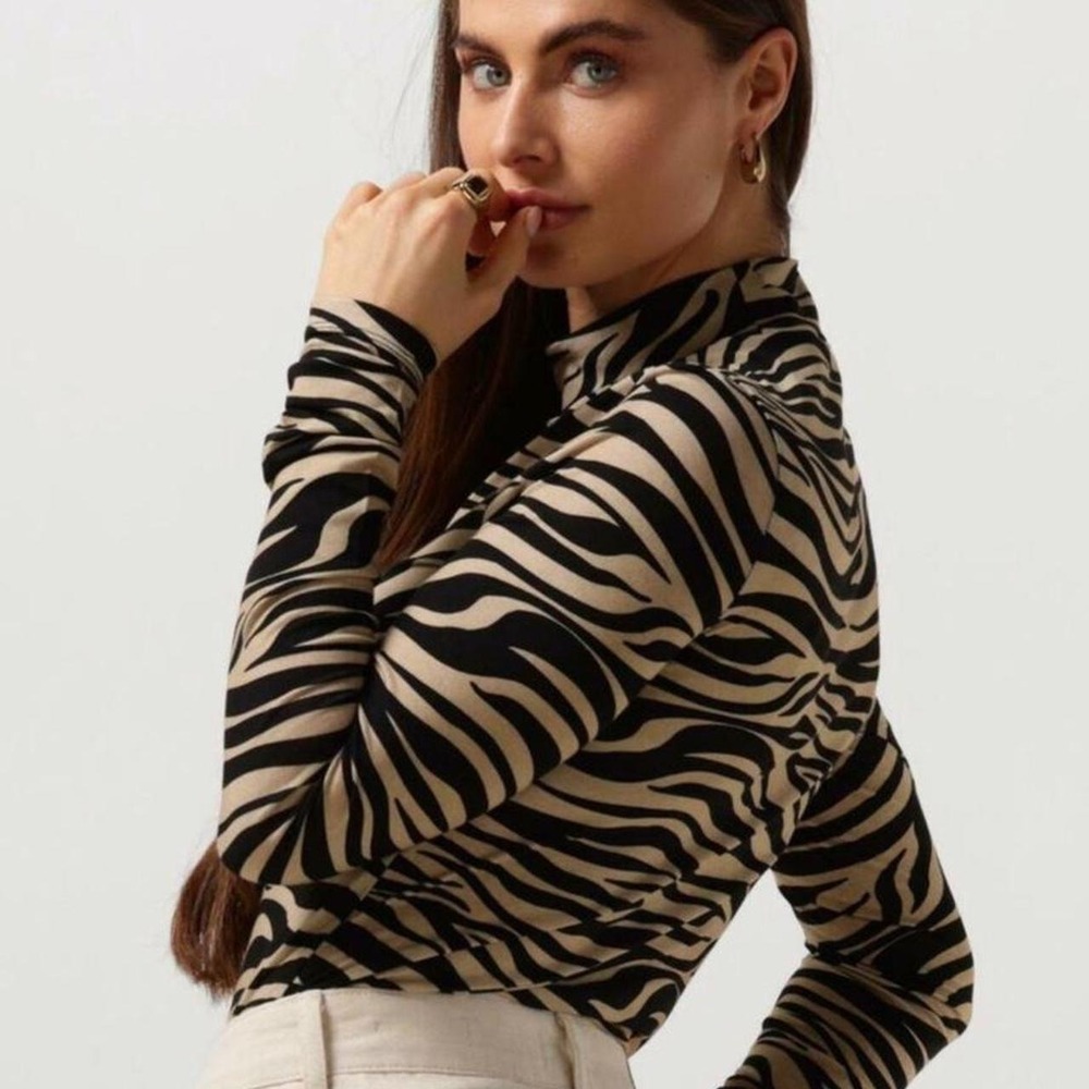 Scotch & Soda black and beige zebra print mock neck long sleeve top in size L